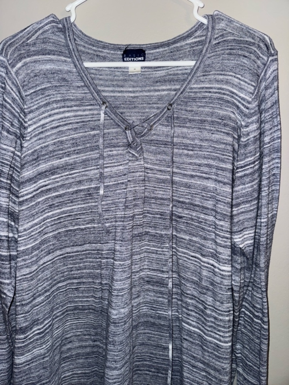 Women’s Basic Editions Top - Picture 2 of 5